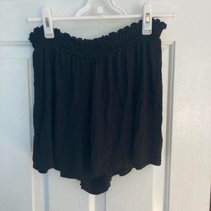 cute black shirring and flowly shorts